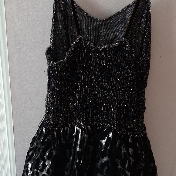 Dress - Picture 3 of 3